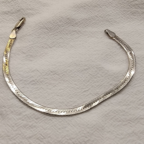 Elegant Sterling Silver Bracelet - Picture 2 of 4